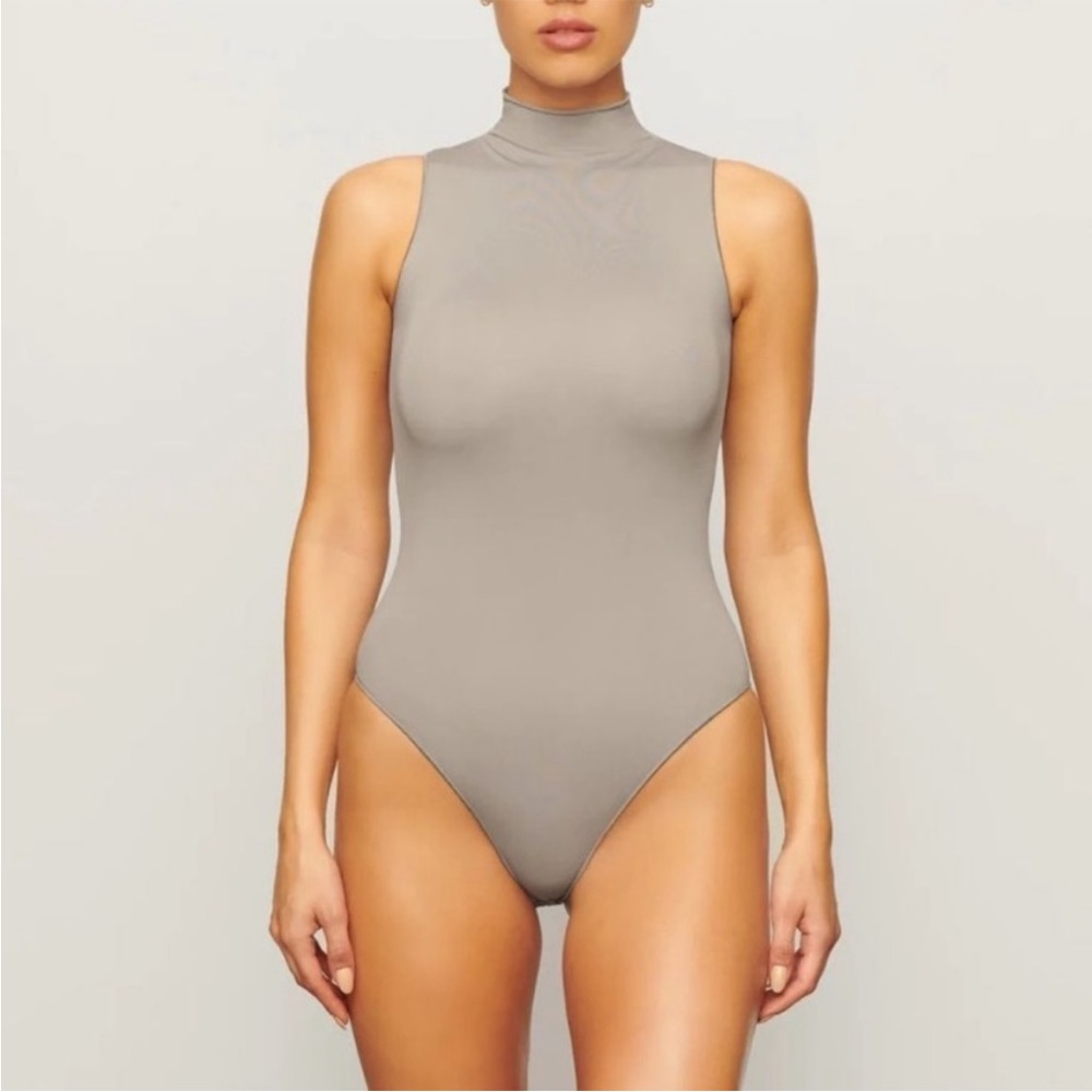 NWOT SKIMS SLEEVELESS MOCK NECK BODYSUIT